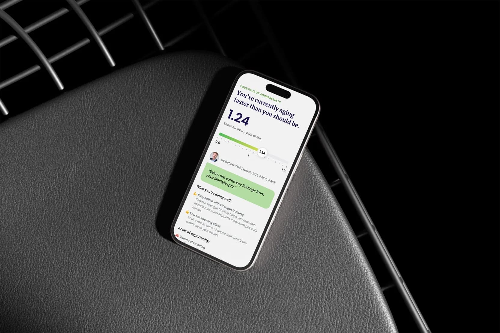 The report on a phone on a leather chair: the score, the gauge, the findings.